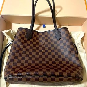 Louis Vuitton Neverfull MM Tote
